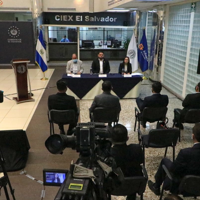 Conferencia de prensa Aduanas y BCR